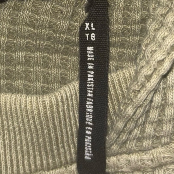 Urban Outfitters Women’s Cropped Hoodie Shirt Thermal Waffle Size XL Relaxed Fit - Picture 9 of 9